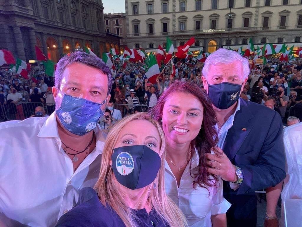 Il popolo di Susanna Ceccardi ci crede. E lei cita Gandhi: «Prima ti deridono, poi...» 