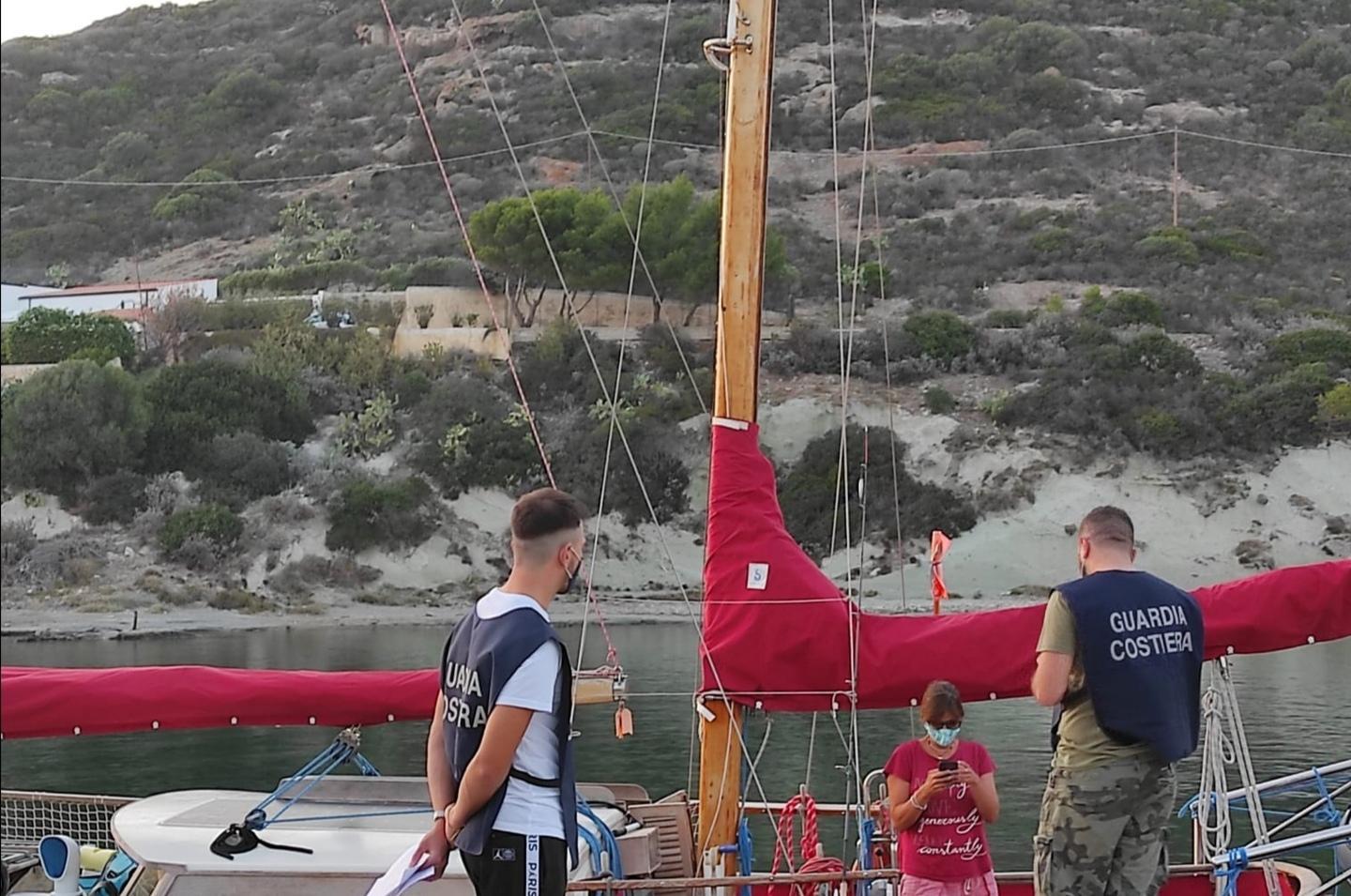 Dalla Spagna in barca a vela Famiglia in quarantena fiduciaria