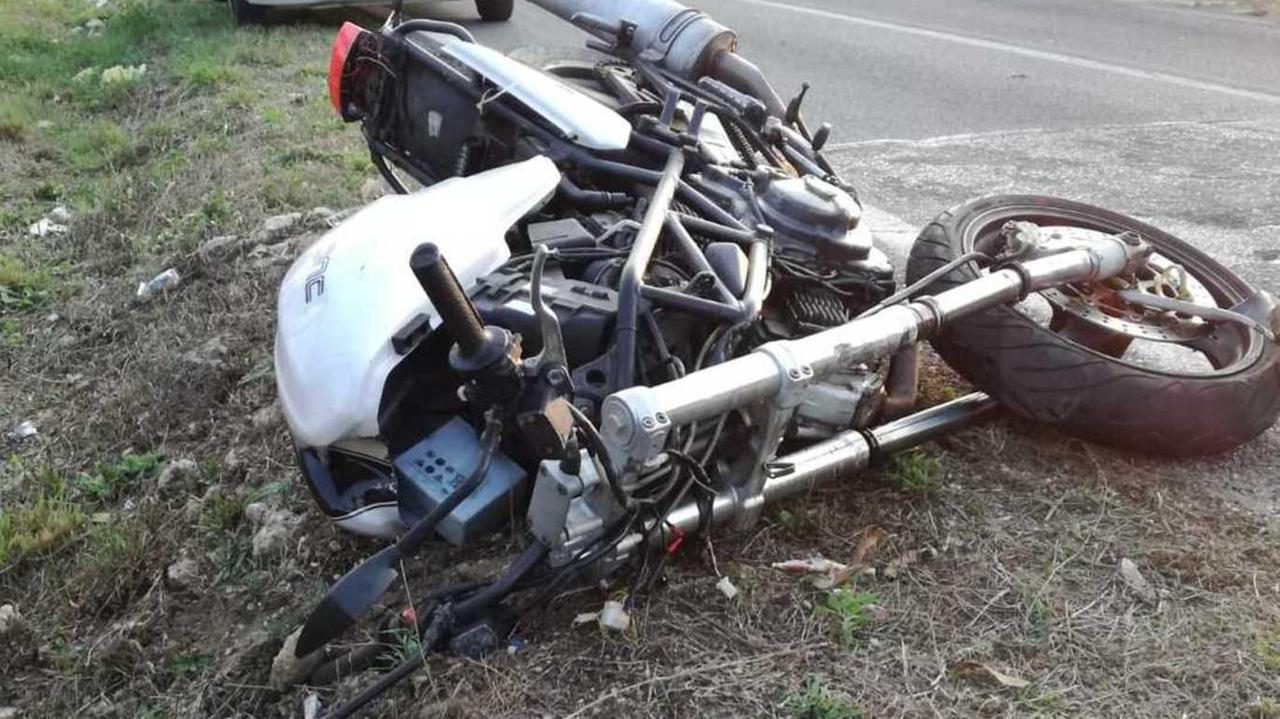 Moto contro Suzuki Jimny, un ferito