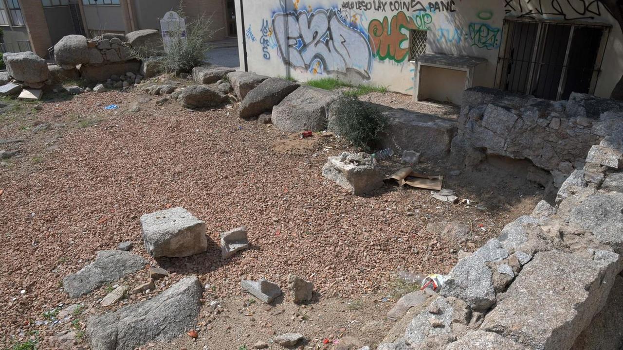 Danneggiate dai vandali le antiche mura puniche 