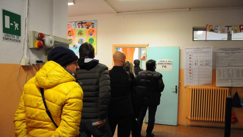 Referendum. Gel prima di toccare la matita e riconoscimento a distanza Le regole per la sicurezza