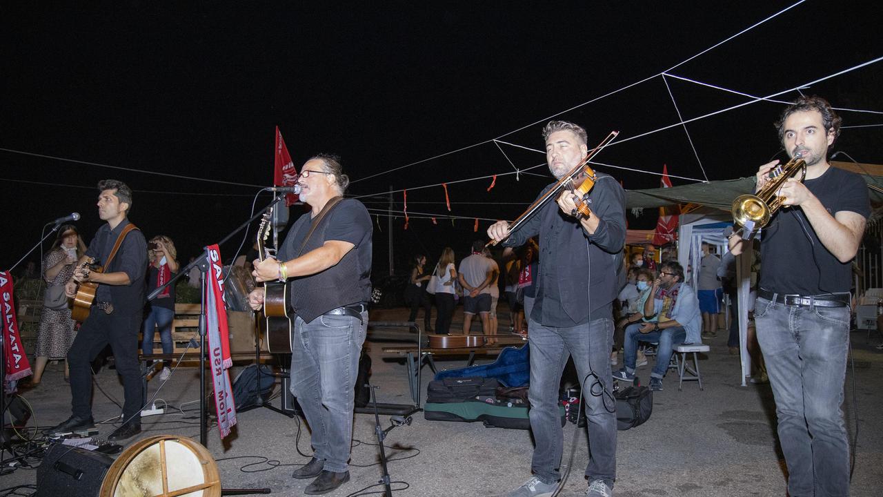 Cisco concerto per gli operai: «Salviamo la Goldoni» e Dalle Ave suona “Bella ciao”