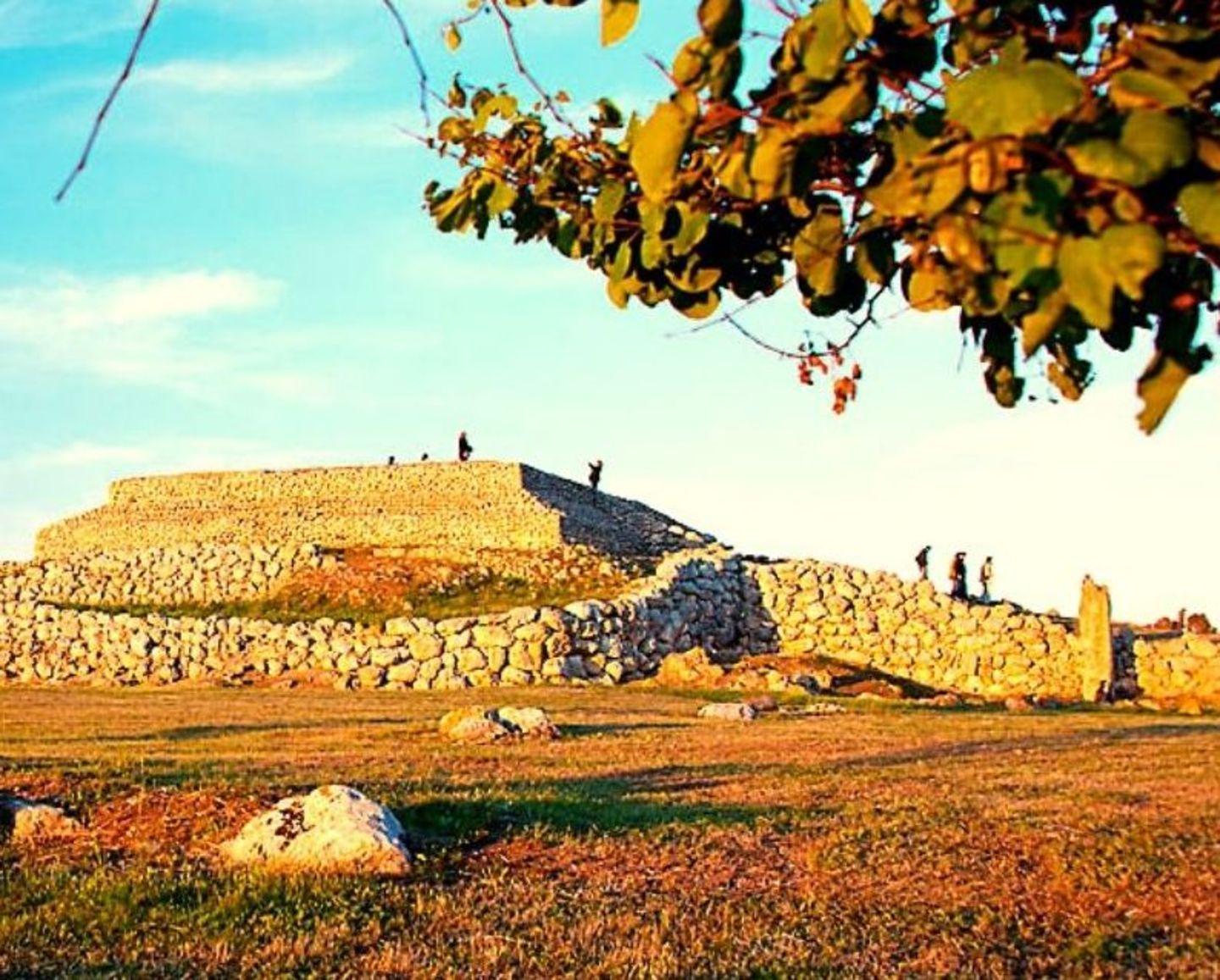 Scoprire con gli archeologi i misteri di Monte D’Accoddi