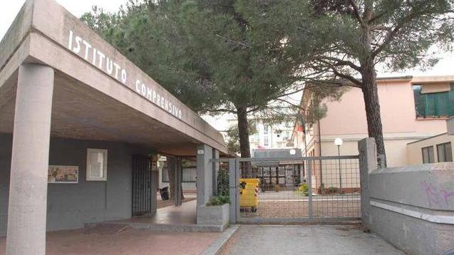 Altri due bambini positivi al Covid-19, chiuse la materna e la media Pascoli