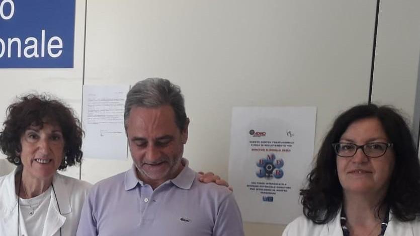 Donò il midollo a una bambina. Lei gli scrive una lettera: «Dieci anni fa mi hai salvata»