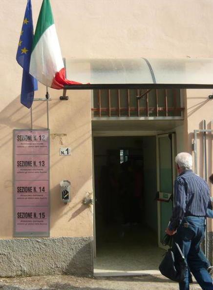 Una sede di sezioni elettorali a Follonica