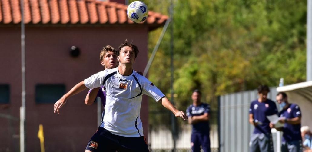 Francesco Renzi in azione con la maglia della Pistoiese