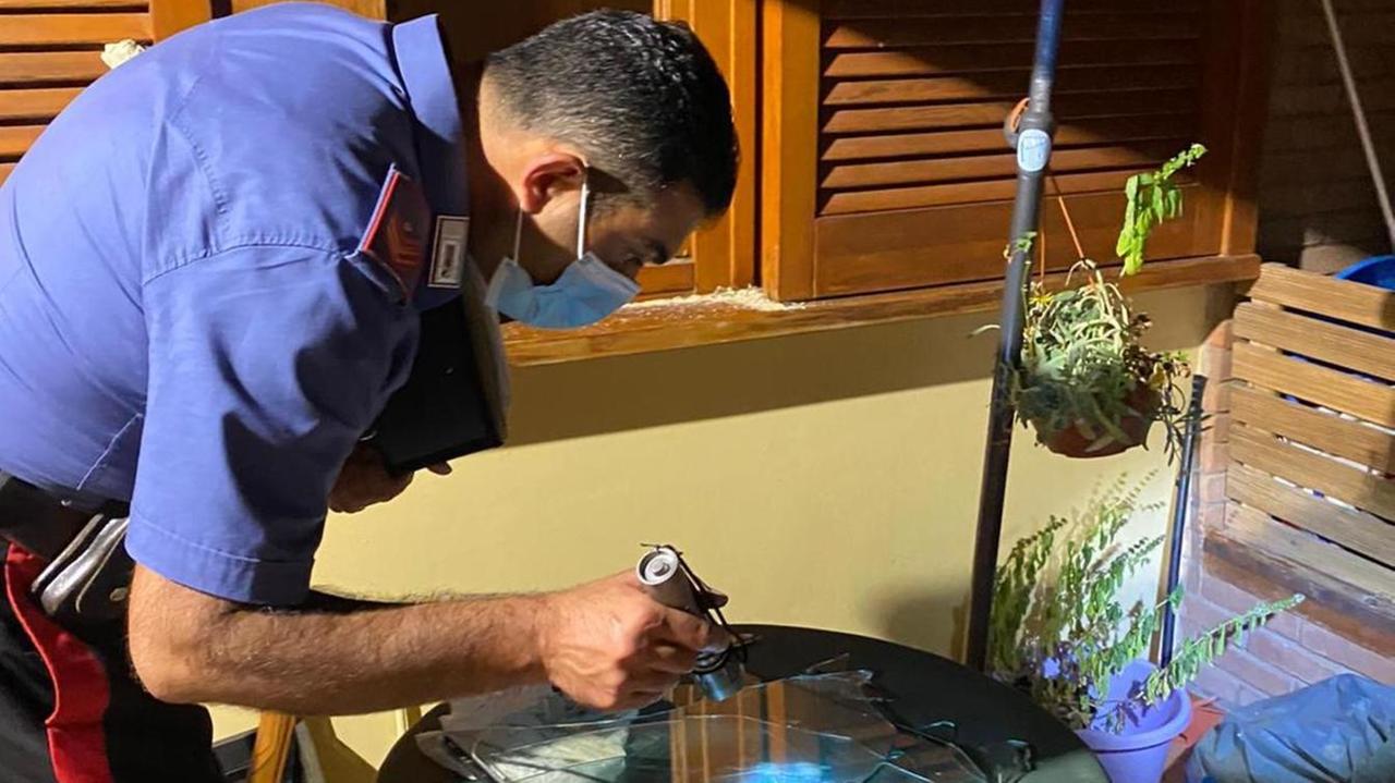 Torna a casa e la trova “visitata” dai ladri