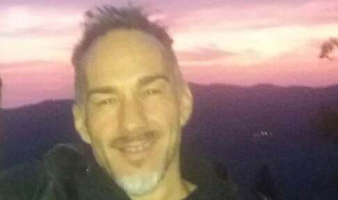 Il sindaco: «Niente motiva l’uccisione di una donna» 