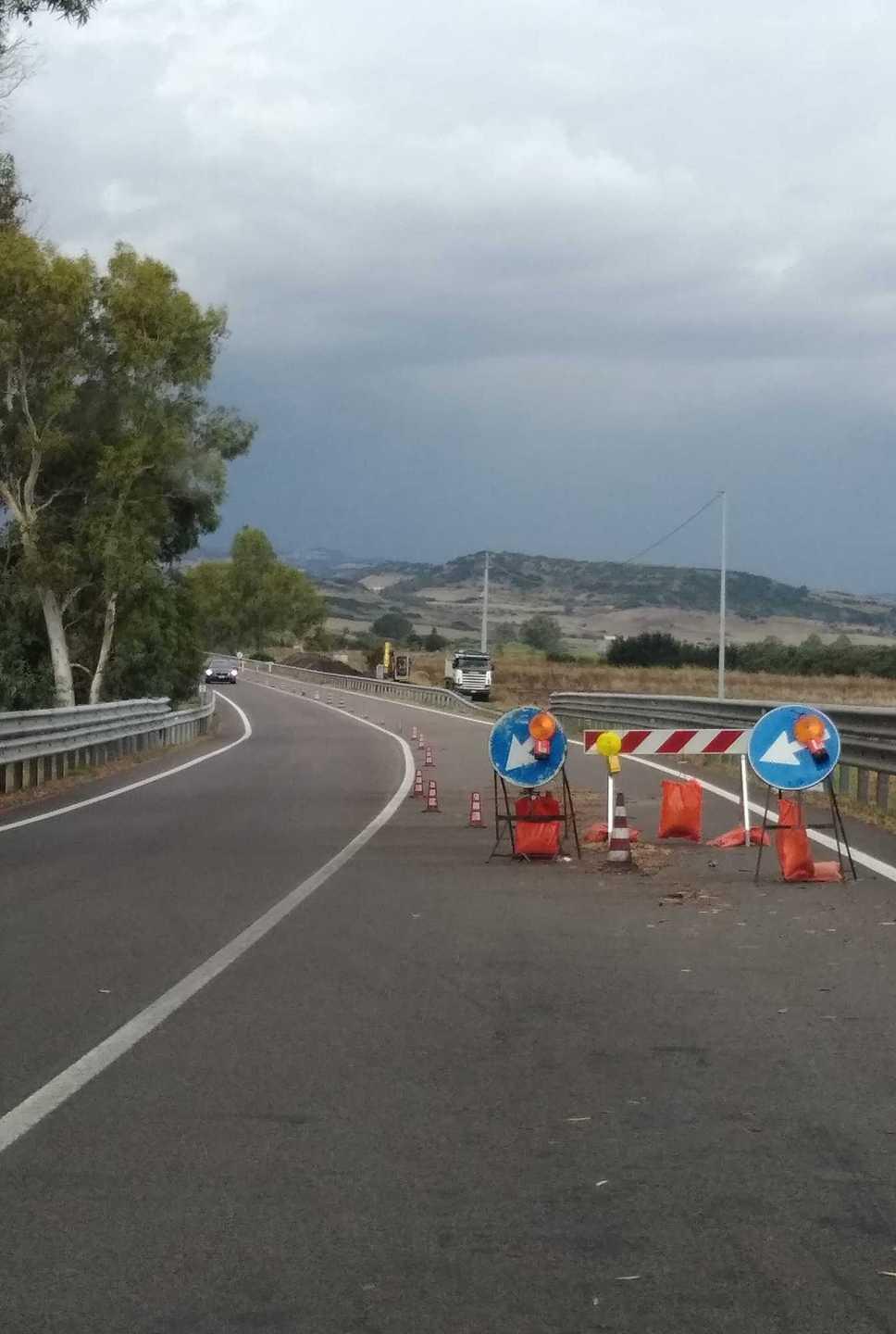 Si sistema il guardrail sulla Tempio-Sassari