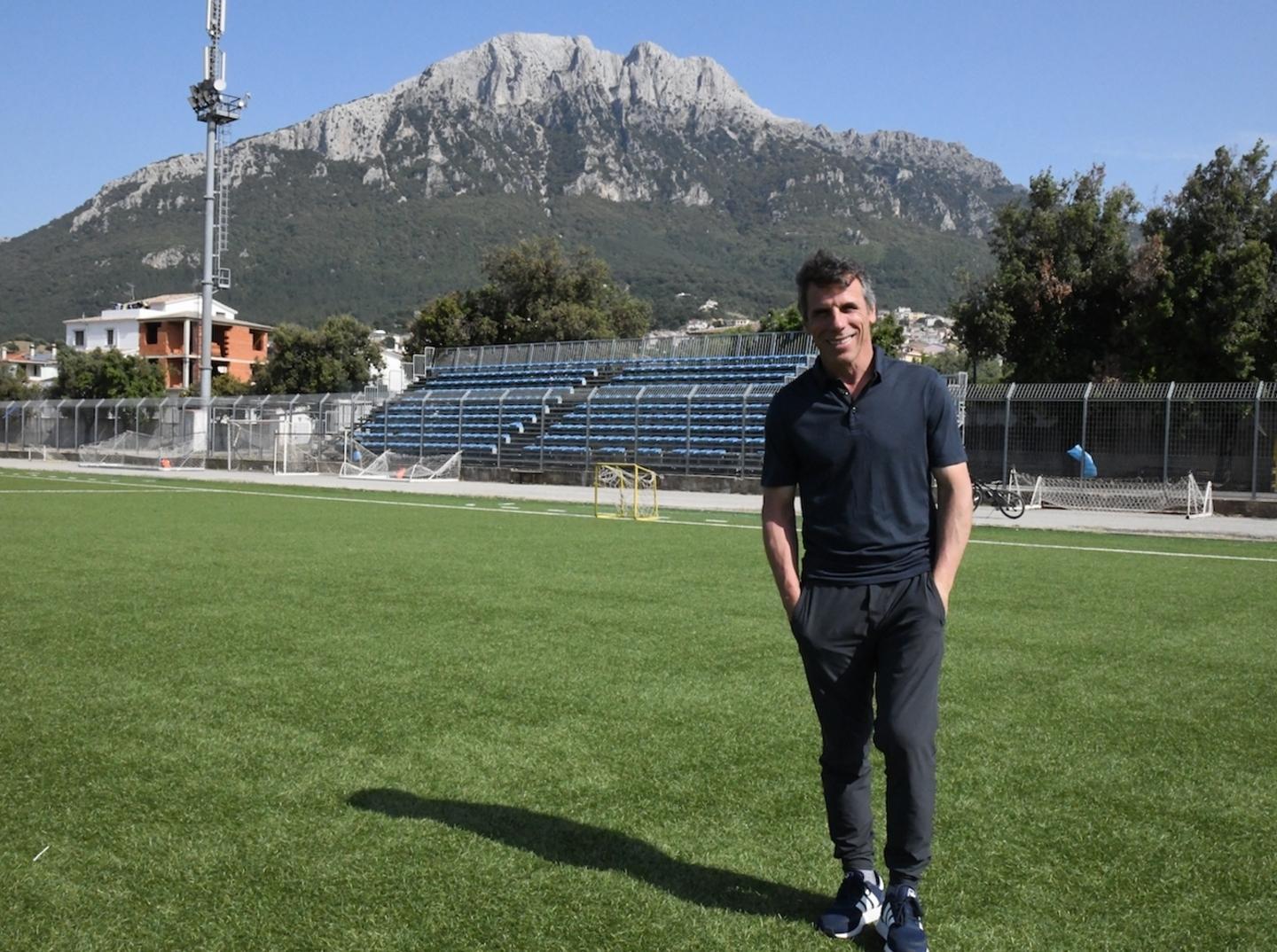 Zola illumina di verde la fonte di Su Gologone