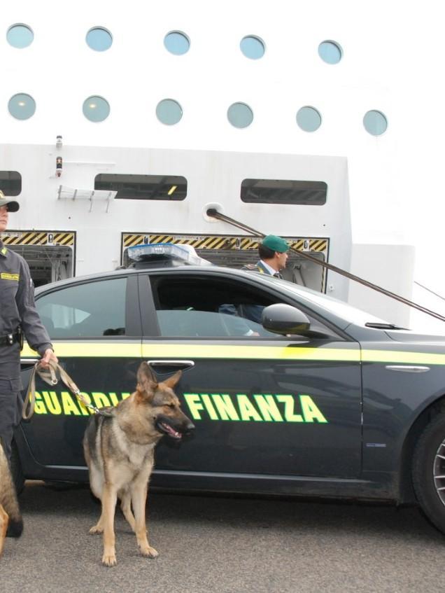 Sbarca con due chili di droga, arrestato 
