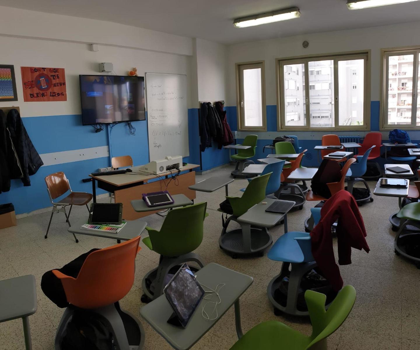 Il Comune dice no ai banchi con le rotelle: «Sono inutili» 