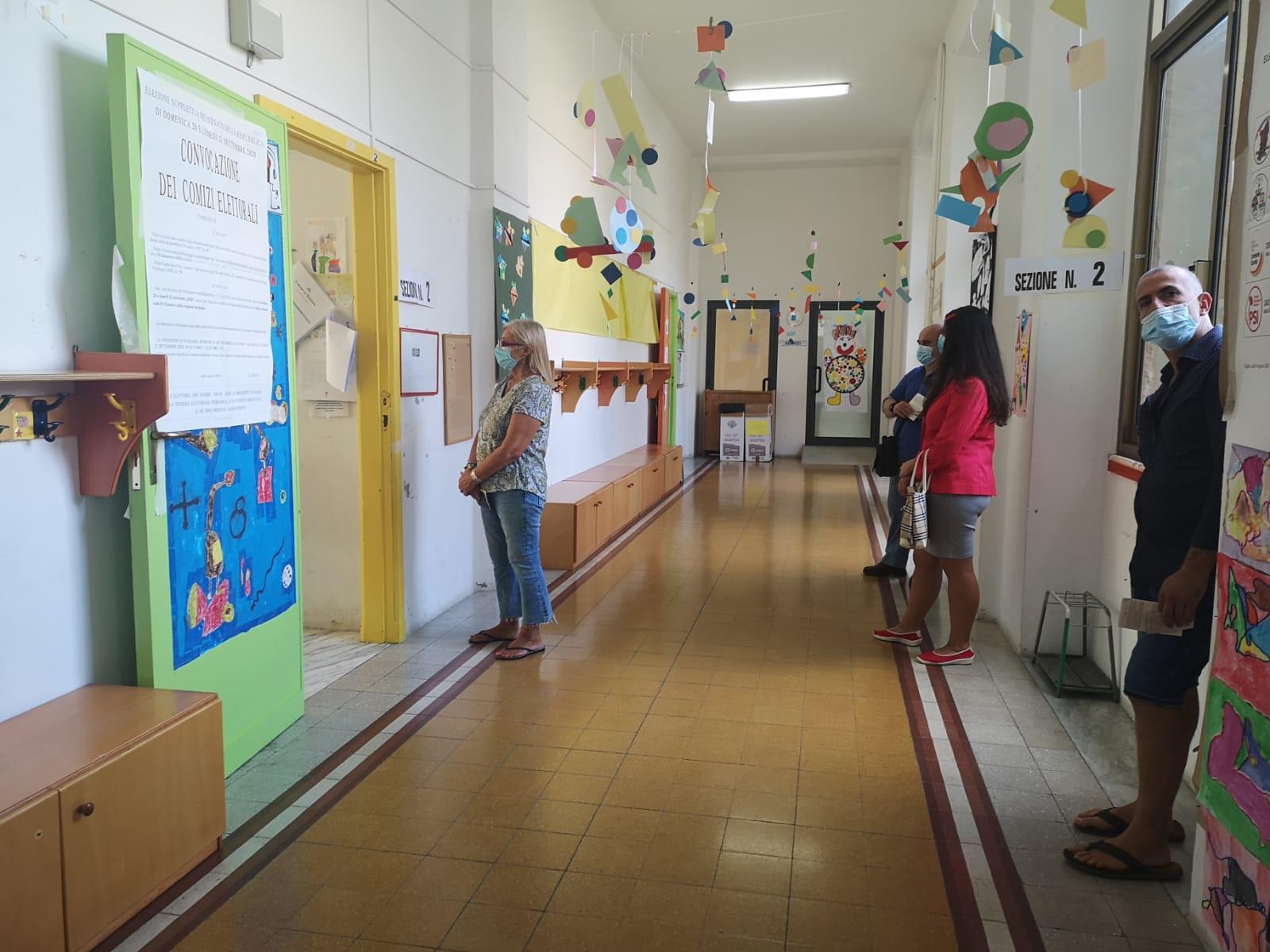 Elettori a Sassari (foto Mauro Chessa)