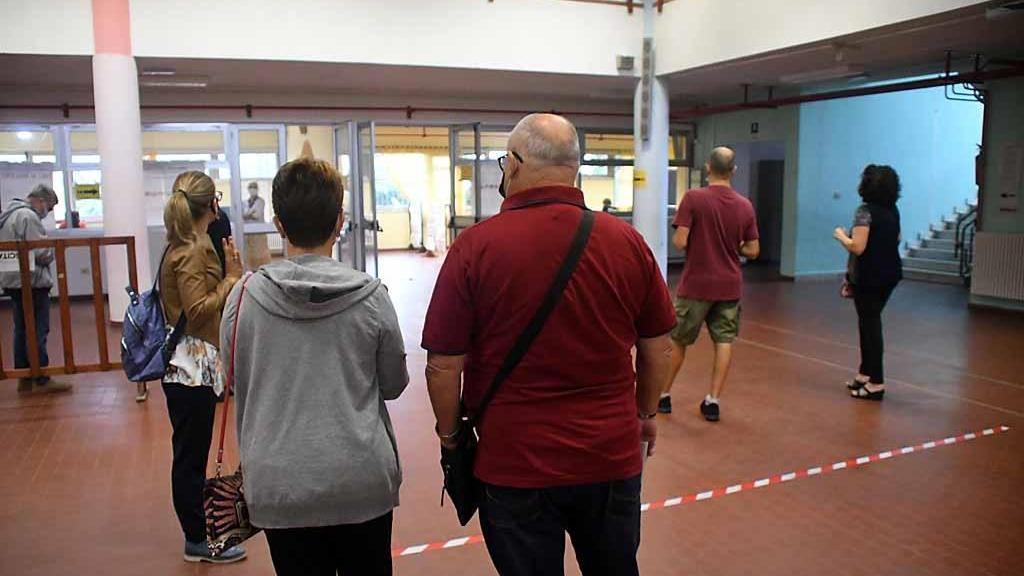 Le regionali e il referendum a Massa-Carrara. Alle 12 l'affluenza del 12,22