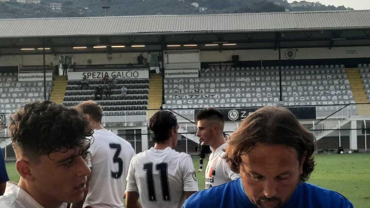 Mister Nicolò Frustalupi durante l'intervallo di Spezia-Pistoiese