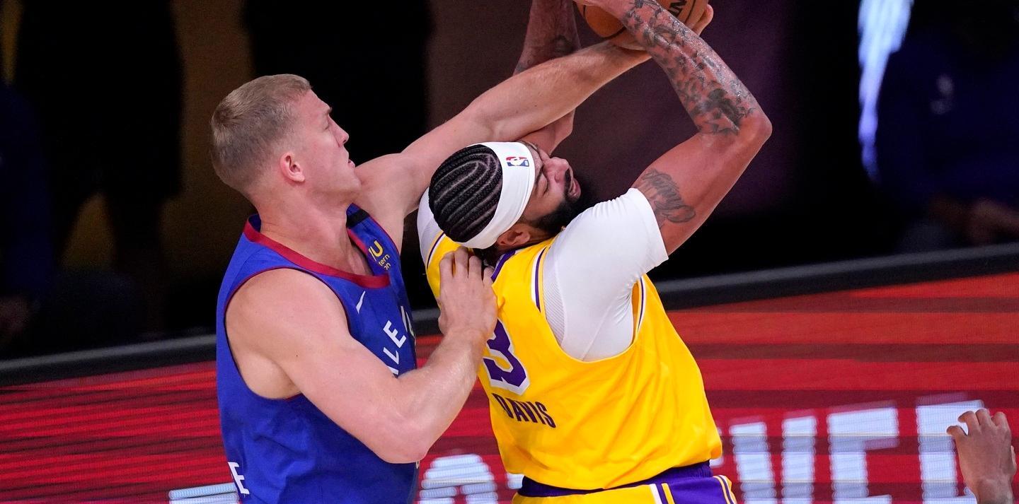Davis, ancora uno show I Lakers partono bene nella serie contro Denver