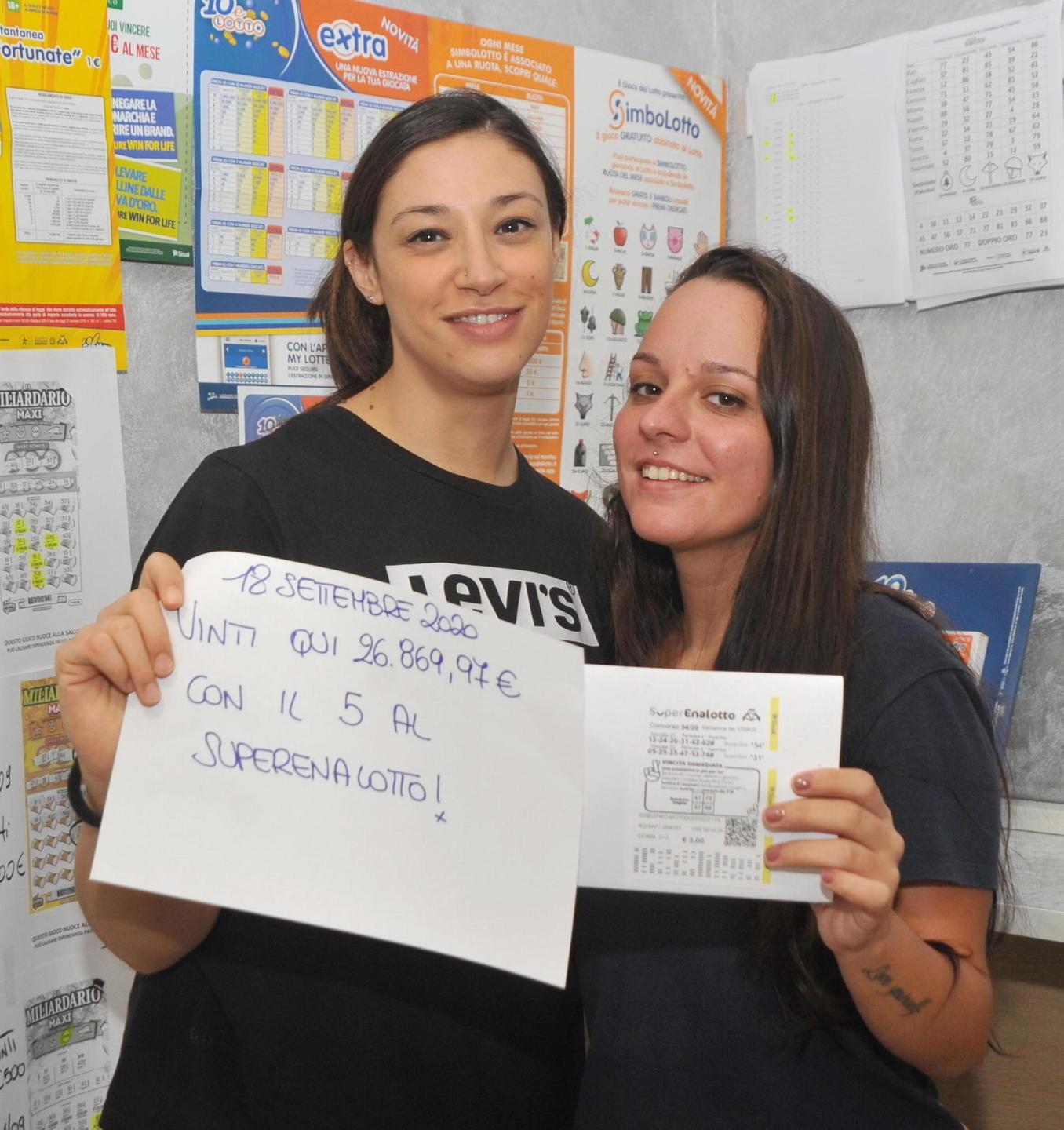 Vince 21mila euro al SuperEnalotto azzeccando un “5” 