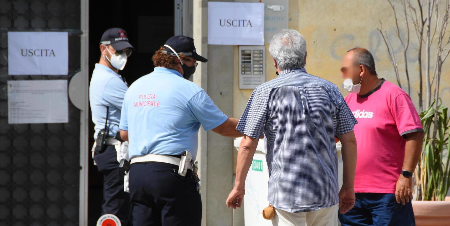 Per duplicati di tessere e carte di identità gli orari sono “lunghi”