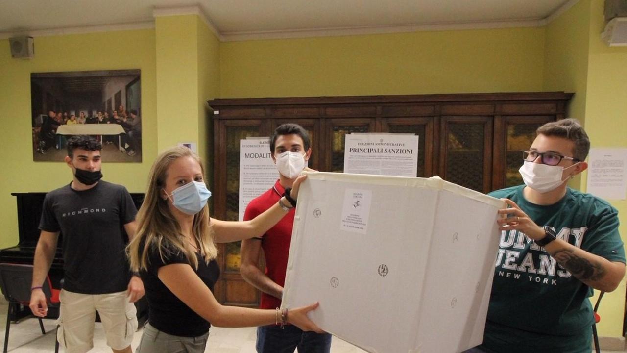 Pioggia di rinunce, ma i seggi sono pronti