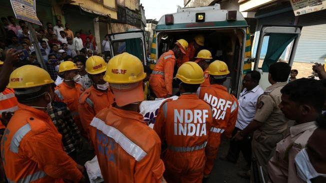 India: crolla edificio, 10 morti e 25 dispersi