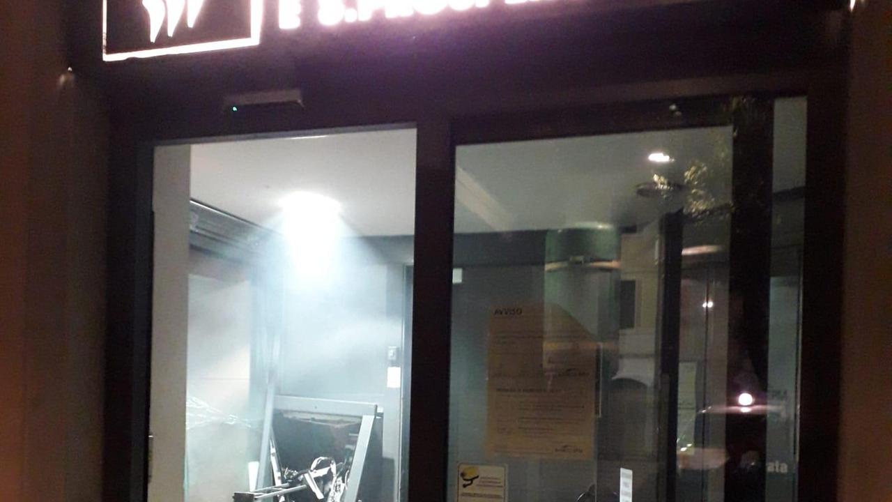 Mirandola, assalto notturno al bancomat