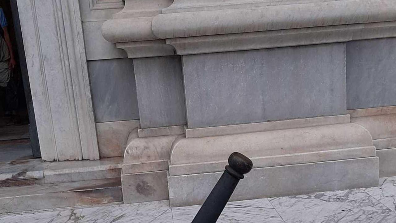Danneggiamenti e vetri rotti: “malamovida” a Pontremoli