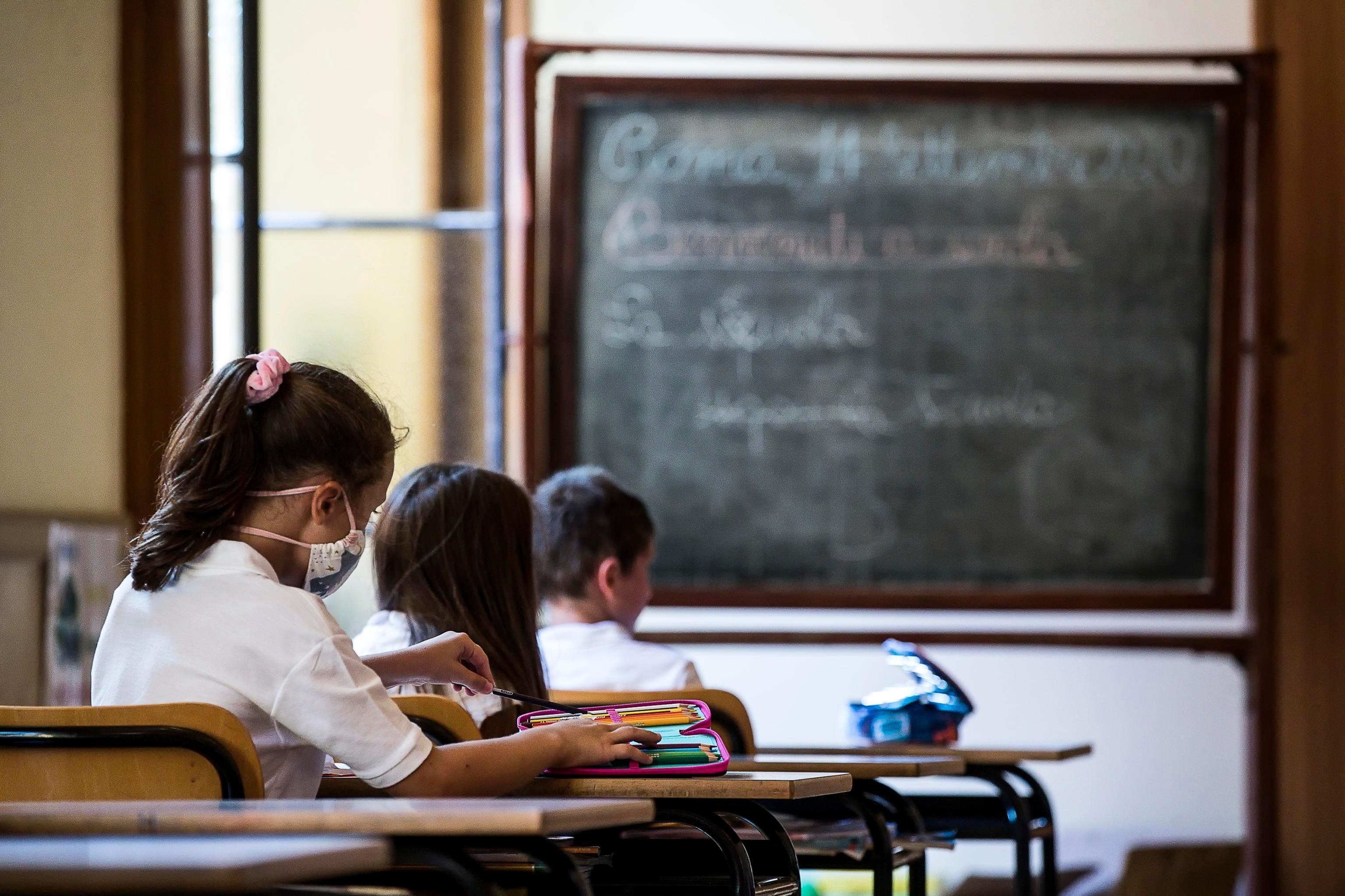 Coronavirus, ancora due positivi nelle scuole: uno a Rolo e uno a Reggio Emilia