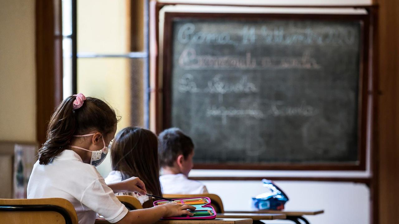 Coronavirus, ancora due positivi nelle scuole: uno a Rolo e uno a Reggio Emilia