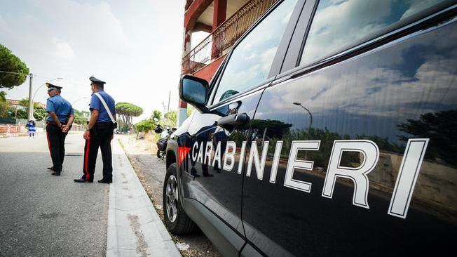 Ferisce il fratello, si barrica in casa: 48enne si arrende ai carabinieri