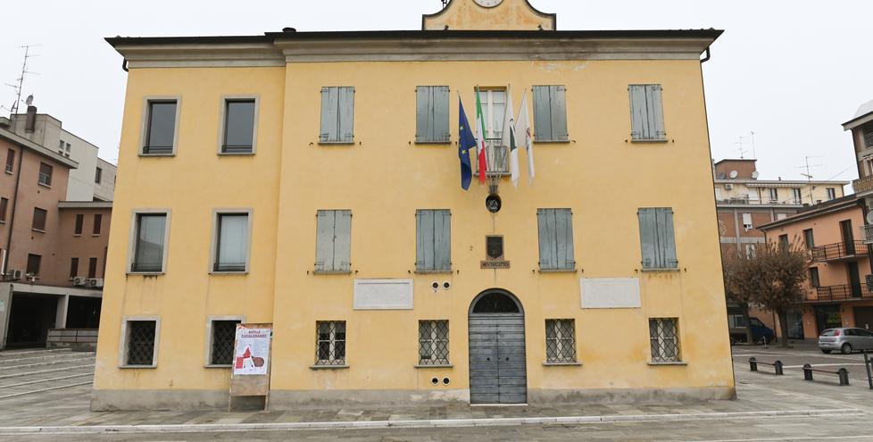 La giunta vuole una società sportiva pubblica: il Pd insorge 