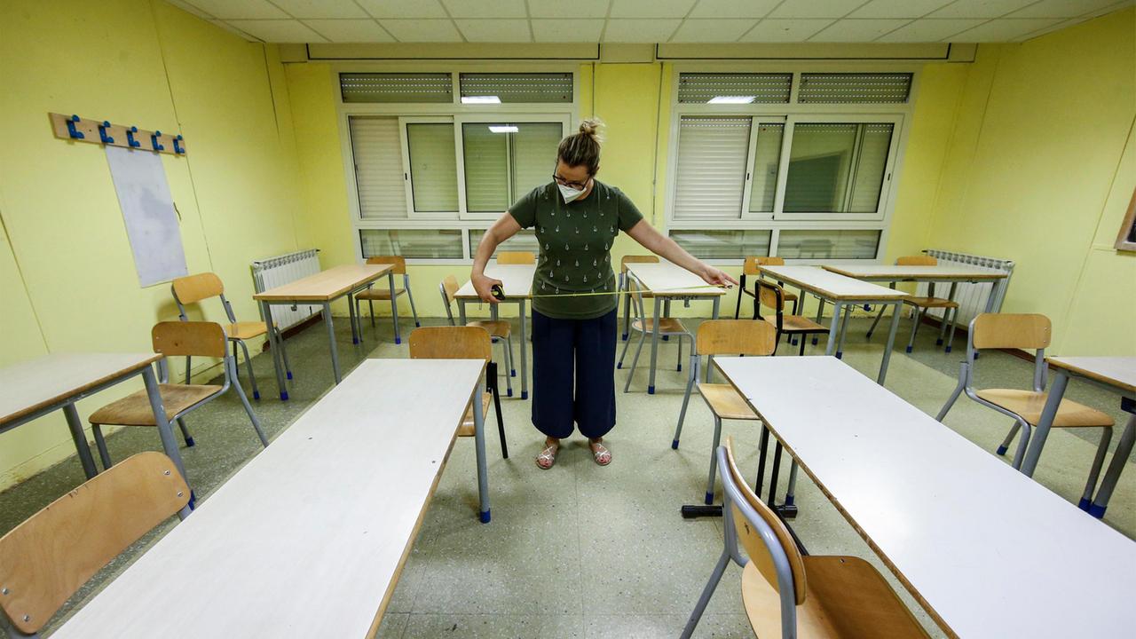 La Nuova in edicola il 22 settembre: cosa cambia per la Sardegna con la vittoria del Sì al referendum, riflettori sulle scuole