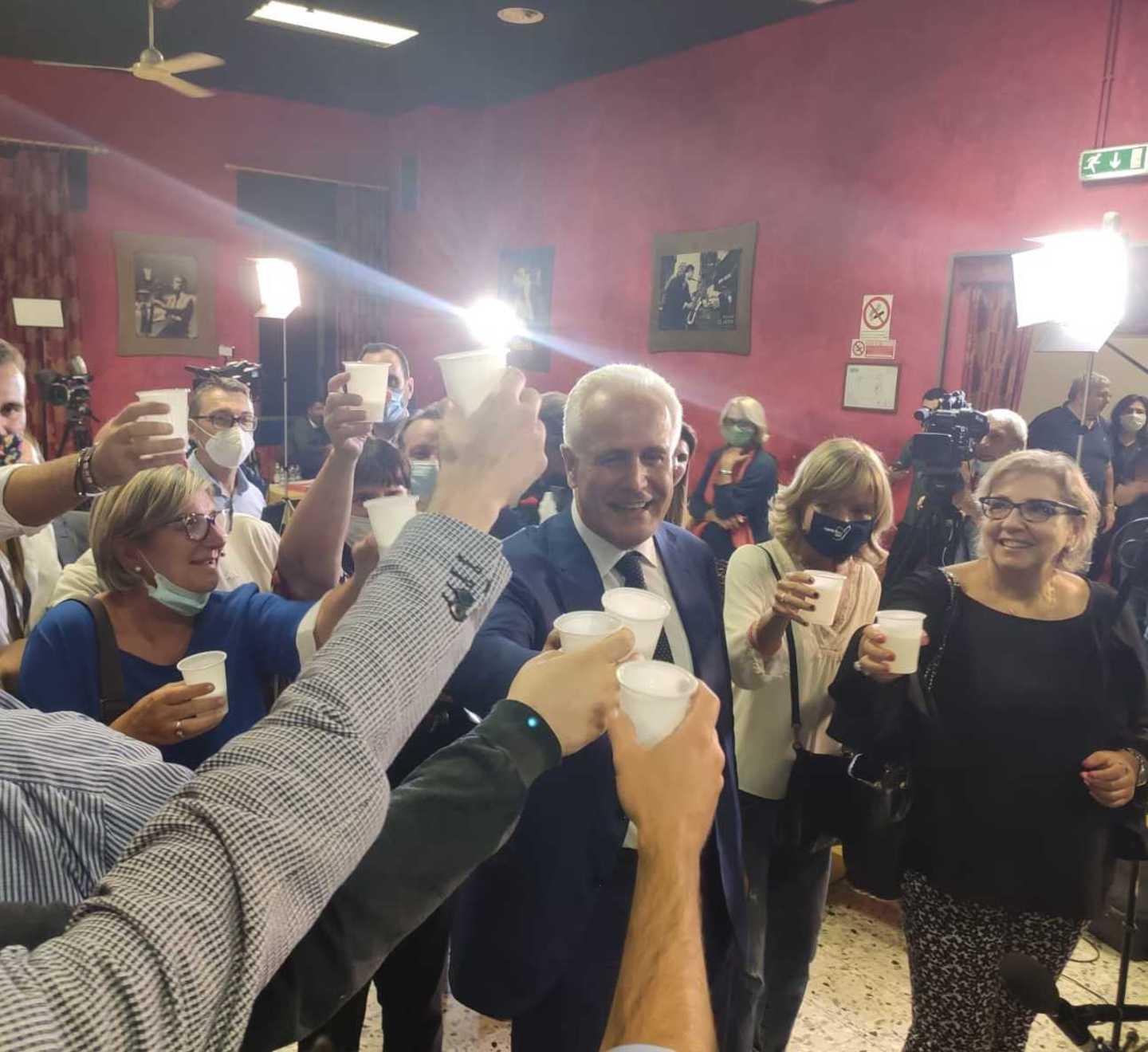 Giani trionfa e ferma l’onda di Salvini. Poi avverte Renzi: «Io non ho padrini» 