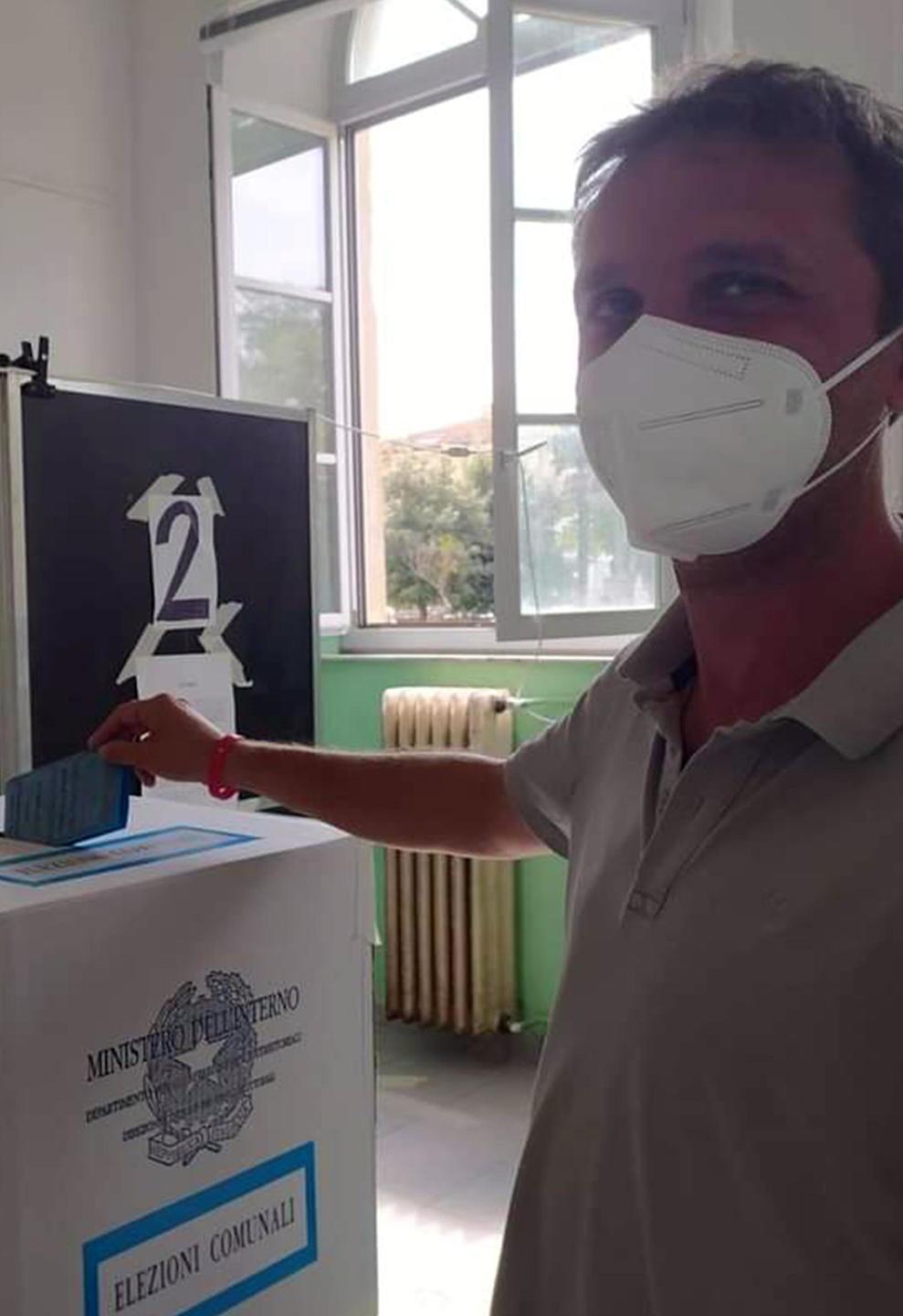 La battaglia dei manifesti anche a urne aperte 