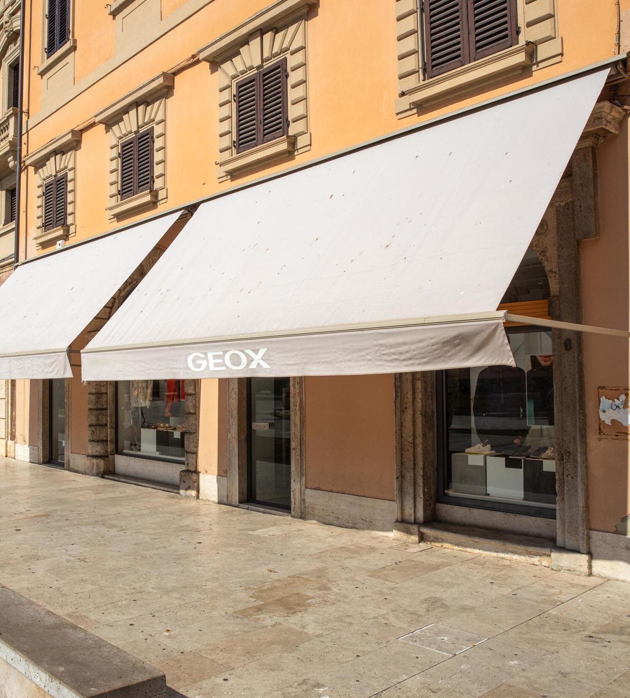 Chiude il negozio Geox in piazza addio a un altro “monomarca” 