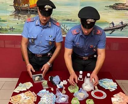 Agli arresti domiciliari ma spaccia da casa E così finisce in carcere 