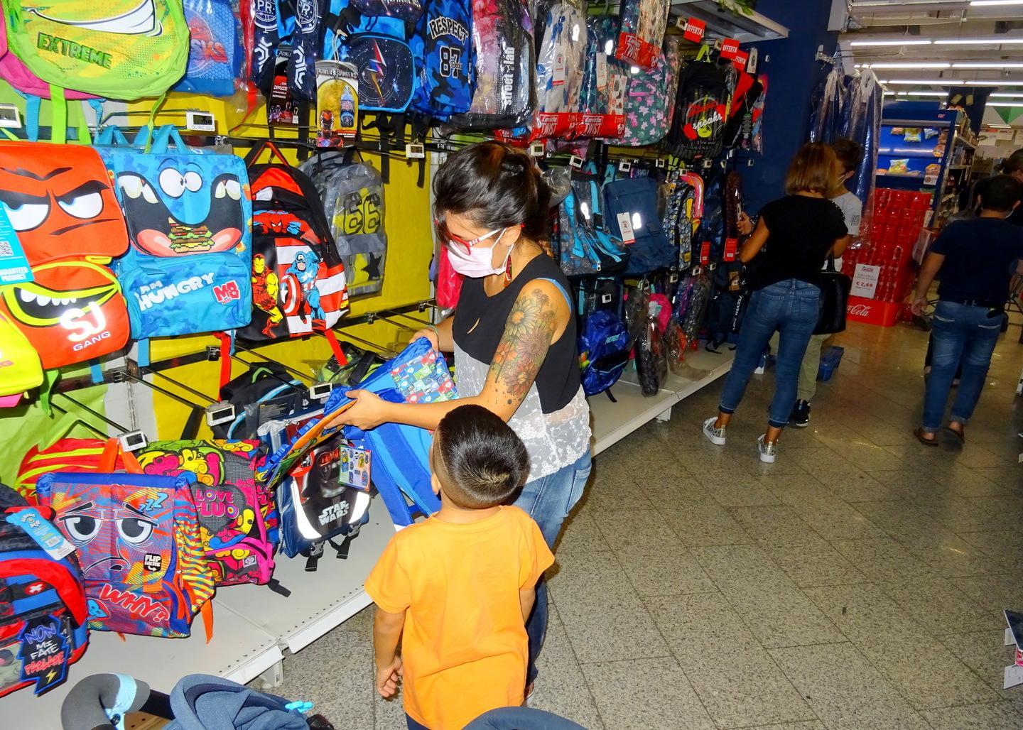 Nello zaino l’astuccio, il gel e la mascherina 