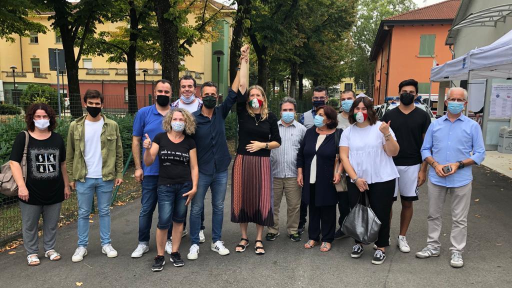 Il predecessore Andrea Costa festeggia la nuova sindaca di Luzzara Elisabetta Sottili