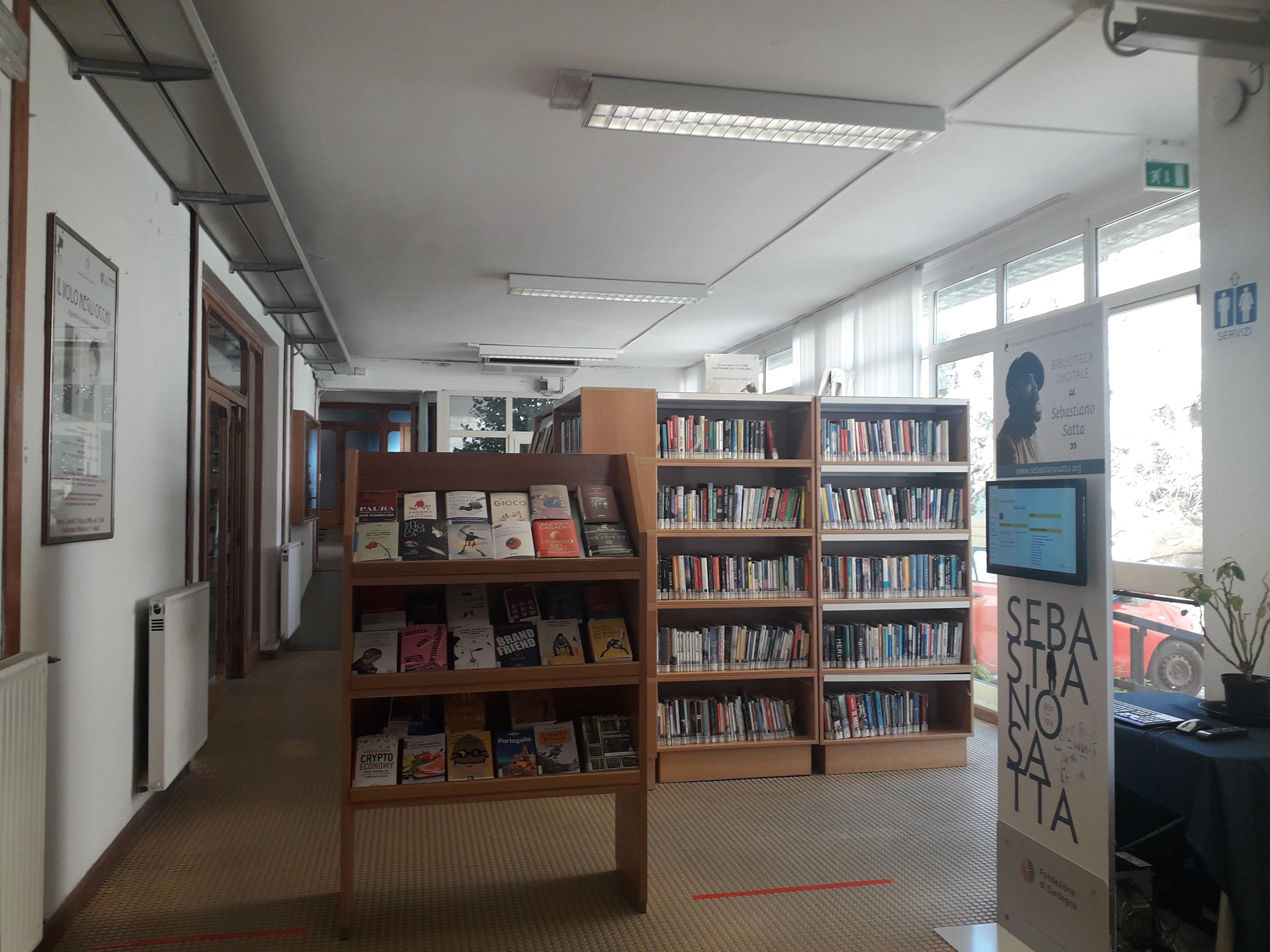 L'interno della Biblioteca Satta