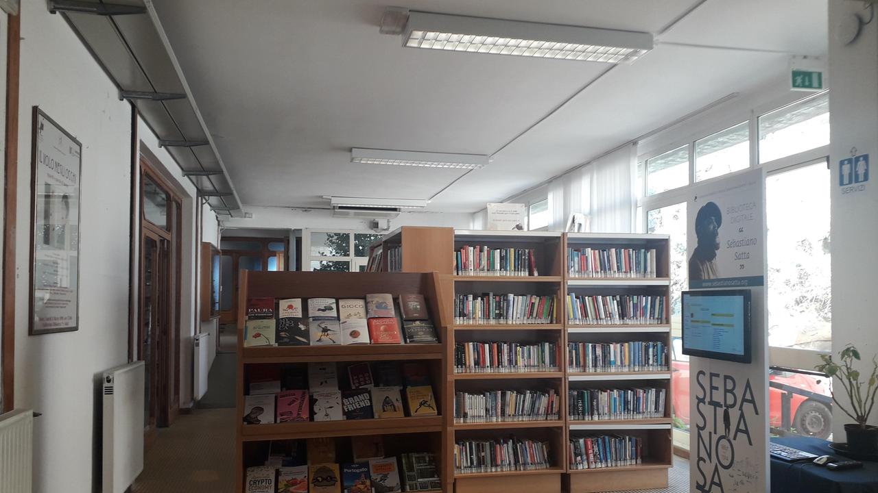 L'interno della Biblioteca Satta