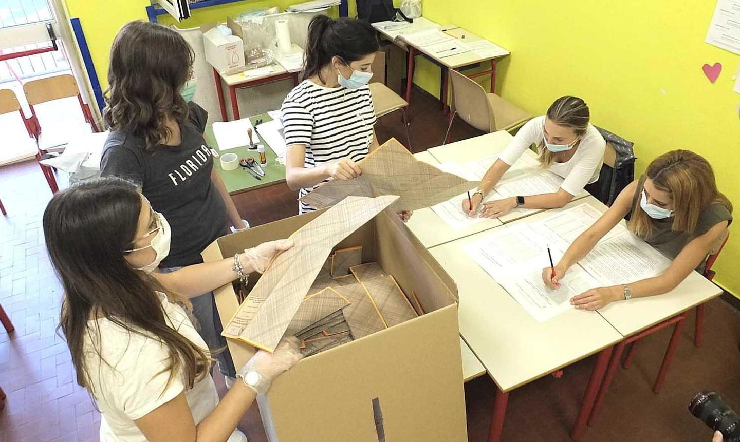 A Livorno il centrosinistra si allarga, a destra cresce l’astro di Fratelli d'Italia - L'analisi 