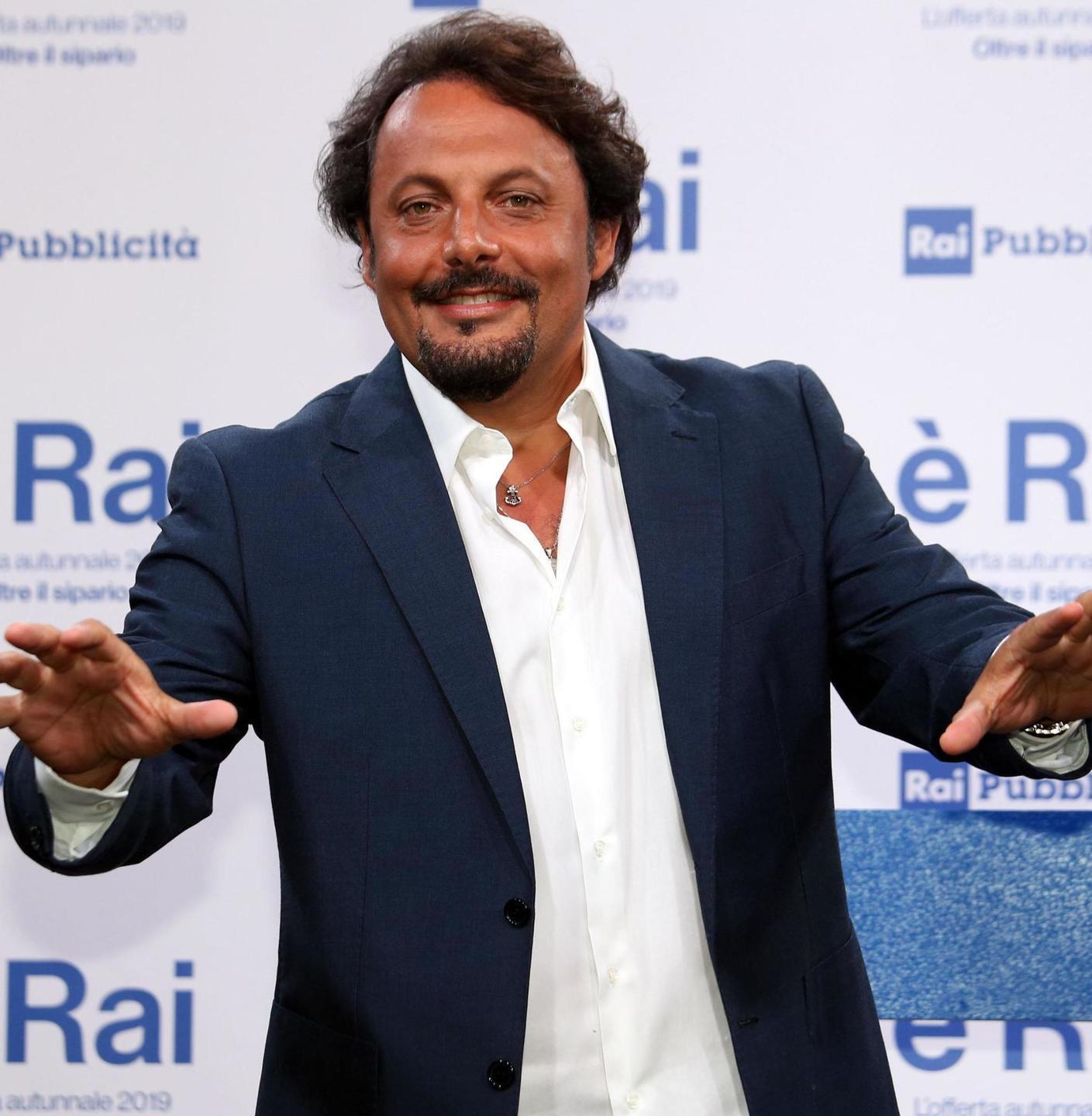 Brignano, torna il varietà «Un’ora sola vi vorrei»: risate, musica e balletti rigorosamente in 60’ 