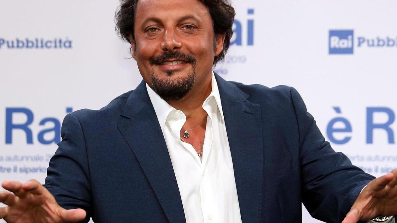 Brignano, torna il varietà «Un’ora sola vi vorrei»: risate, musica e balletti rigorosamente in 60’