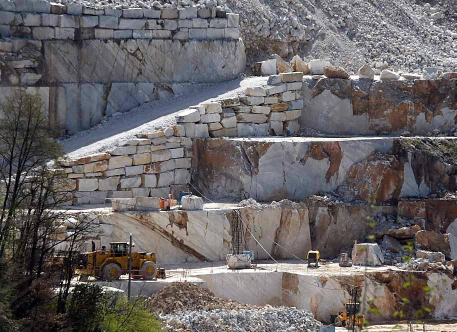 Carrara, gli industriali del marmo: «Basta con le fake news, 8mila gli occupati» 