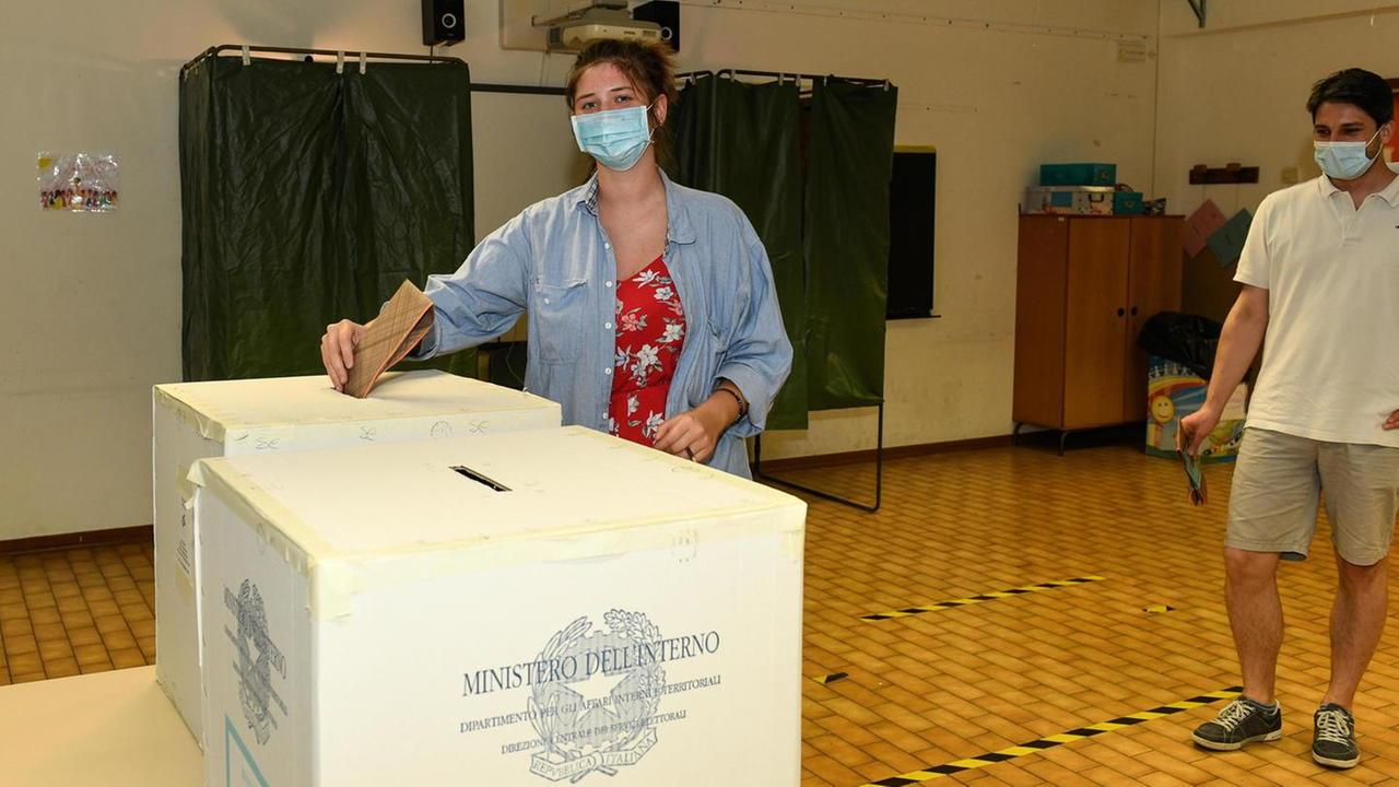 Referendum: il sì vince per 128mila a 64mila