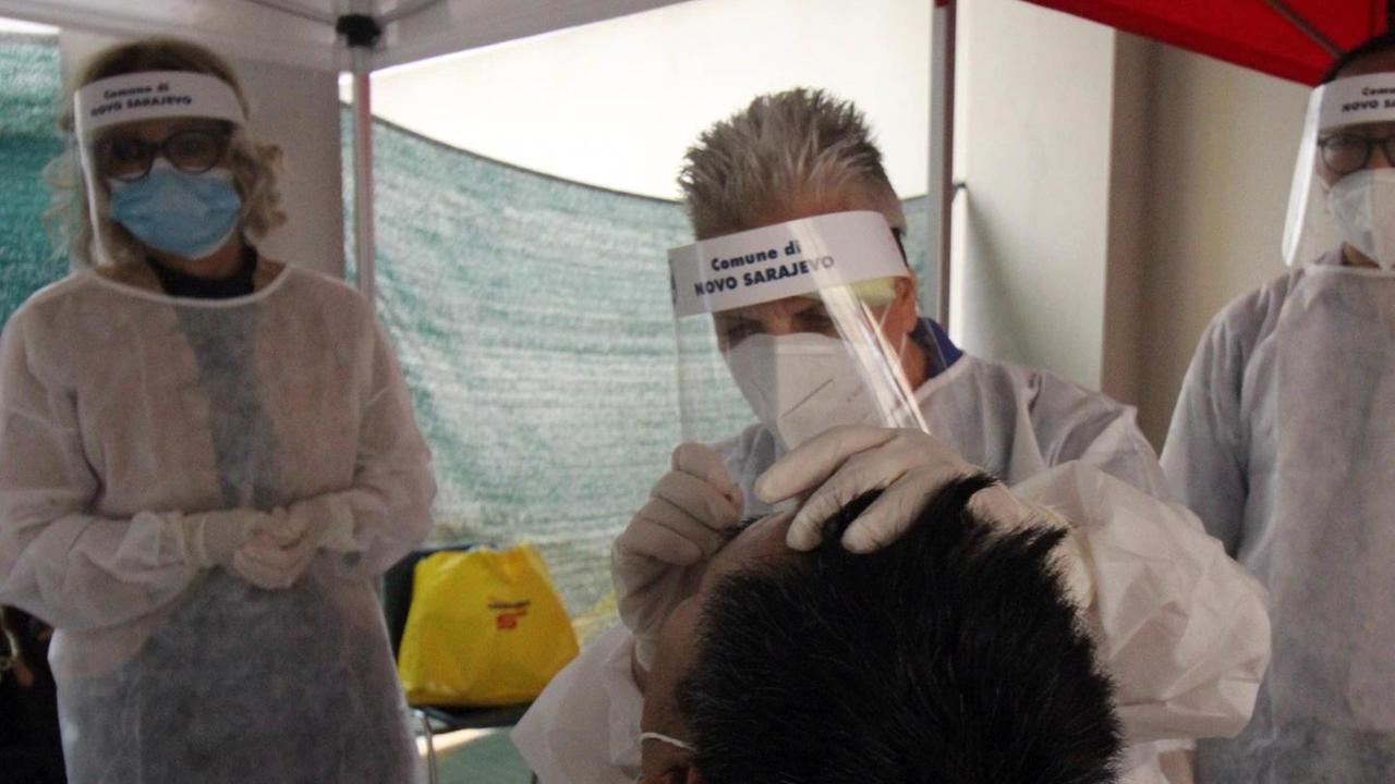 «Vertiginoso aumento dei contagi, venite in ambulatorio solo per le urgenze»