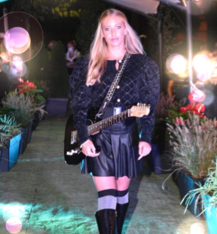 Sfilata di moda e musica con Naskà fashion girl Duetto vip Moroni-Onori