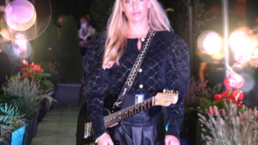 Sfilata di moda e musica con Naskà fashion girl Duetto vip Moroni-Onori
