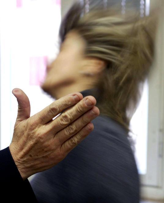 Picchia la compagna da mesi Il giudice allontana un 38enne 
