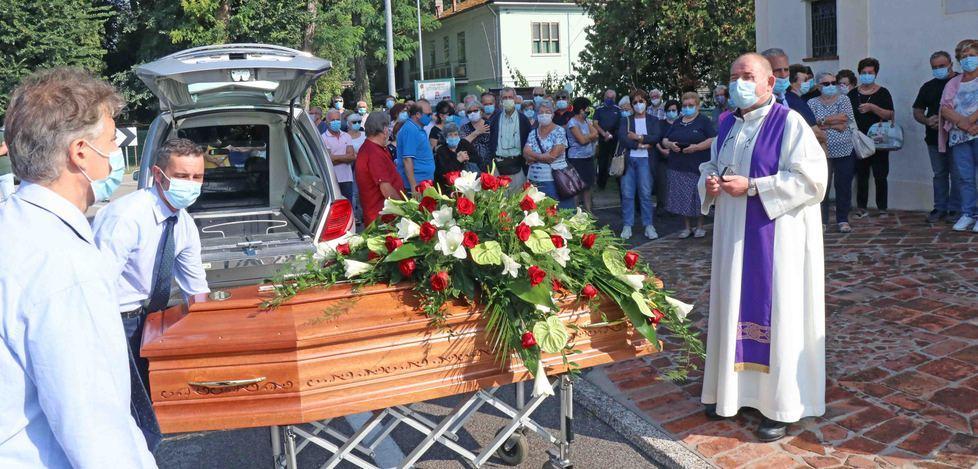 «Ciao Claudio» Boara si ferma per l’ultimo saluto 